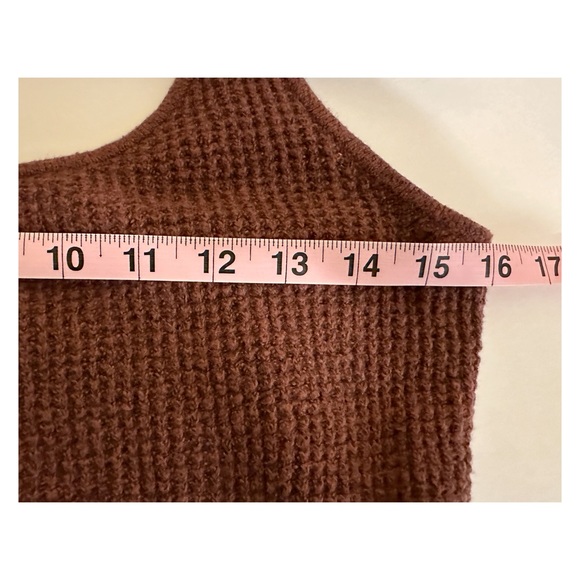 Old Navy Cozy Cropped Sweater Tank Top - Picture 7 of 9